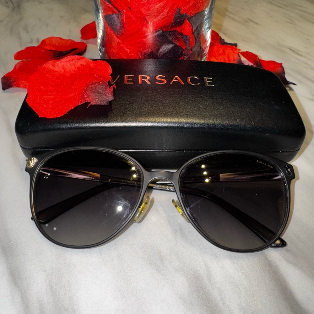Versace Black Aviator Sunglasses with Gradient Lenses